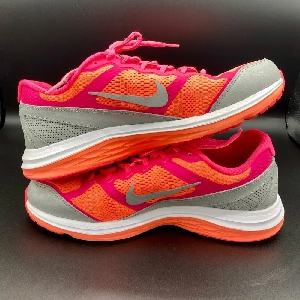 NIKE Dual‎ Fusion 3 running shoe, size 6.5 youth or 8.5 women's.